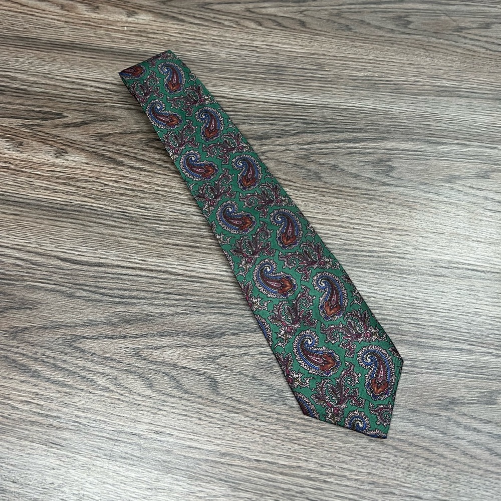 John Comfort Green w/ Red, Grey & Blue Paisley Tie